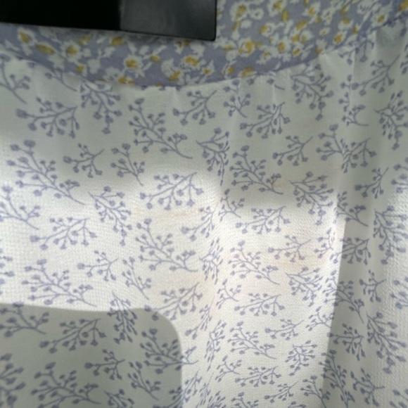 NWT PAPER CRANE Summer Top lined light purple, yellow and white pattern. Size M. - Picture 3 of 10